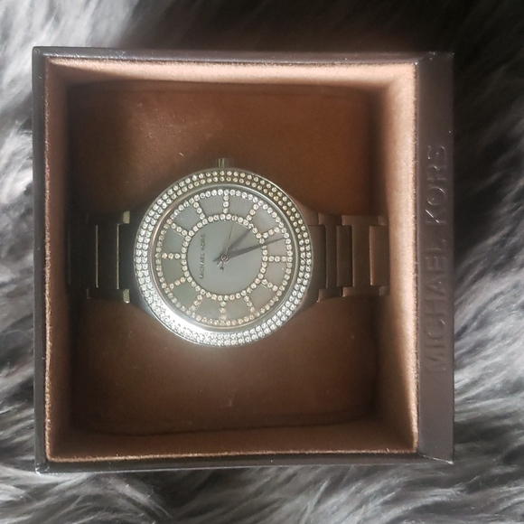 NIB Michael Kors Kerry Grey Crystal-set Dial Watch - Picture 5 of 11